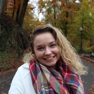 Meet your Posher, Cassandra